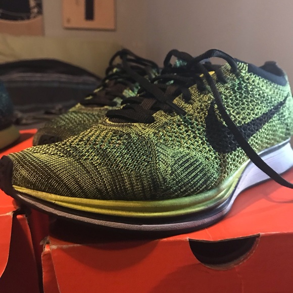 Nike Flyknit Racers - Picture 2 of 4